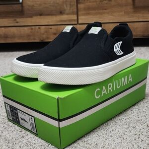 Cariuma Slip On Black Canvas/ Off White Sneakers Women's Size 10.5